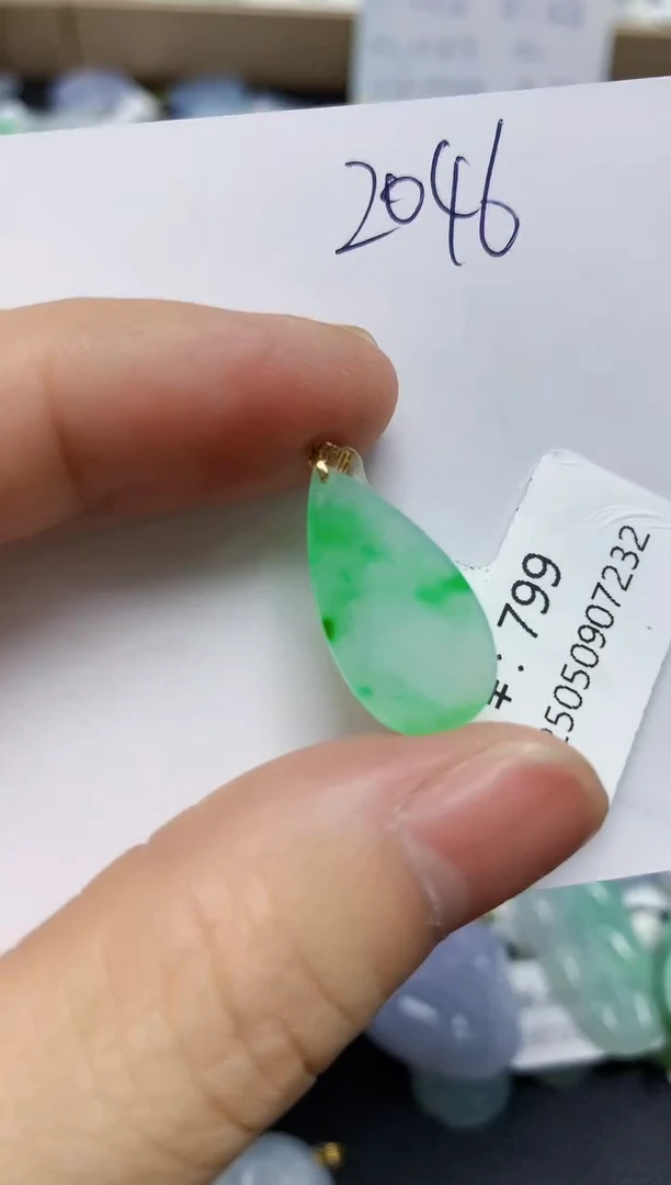 翡翠18K金镶嵌颈饰天然缅甸翡翠A货