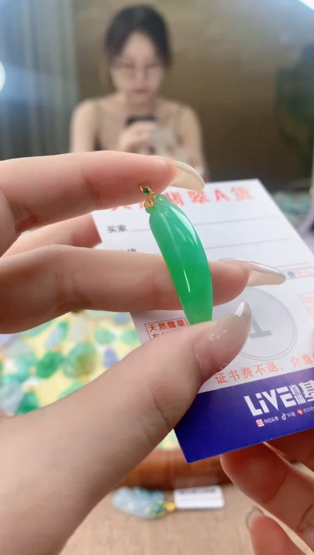 翡翠18K金镶嵌颈饰天然A货翡翠挂件
