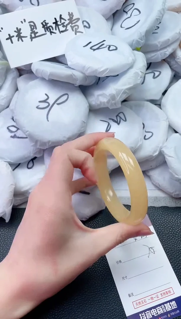 【闪购商品】石英质玉手镯未镶嵌X203