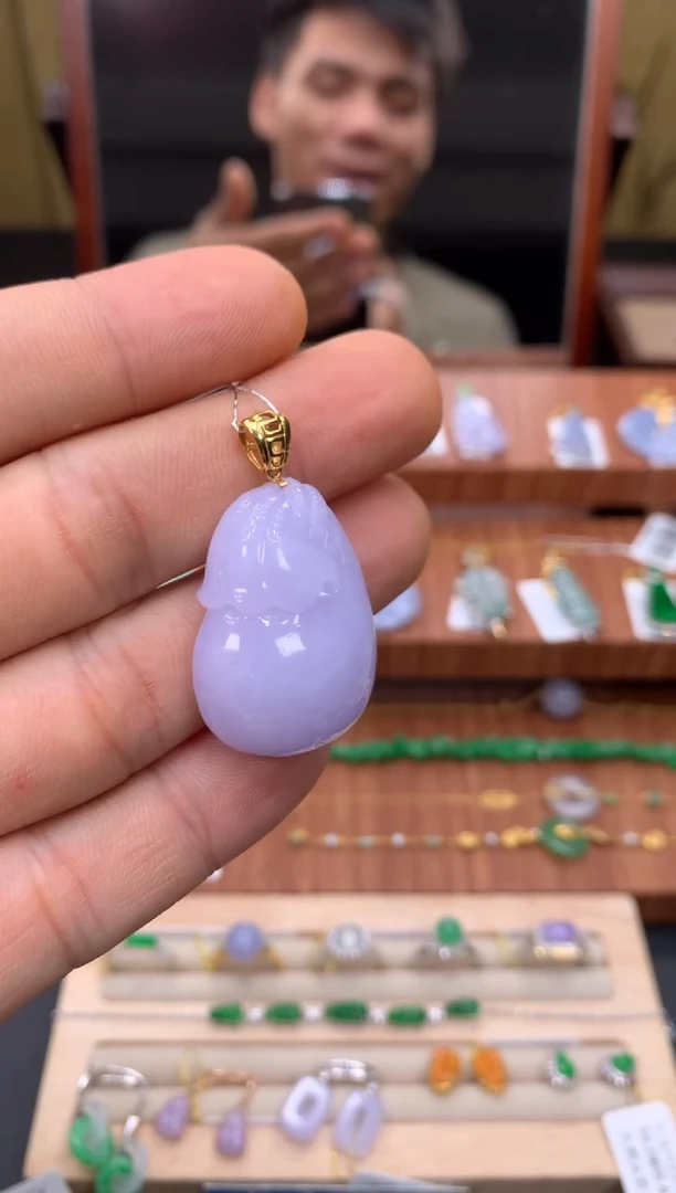 颈饰18K金镶嵌翡翠钱袋