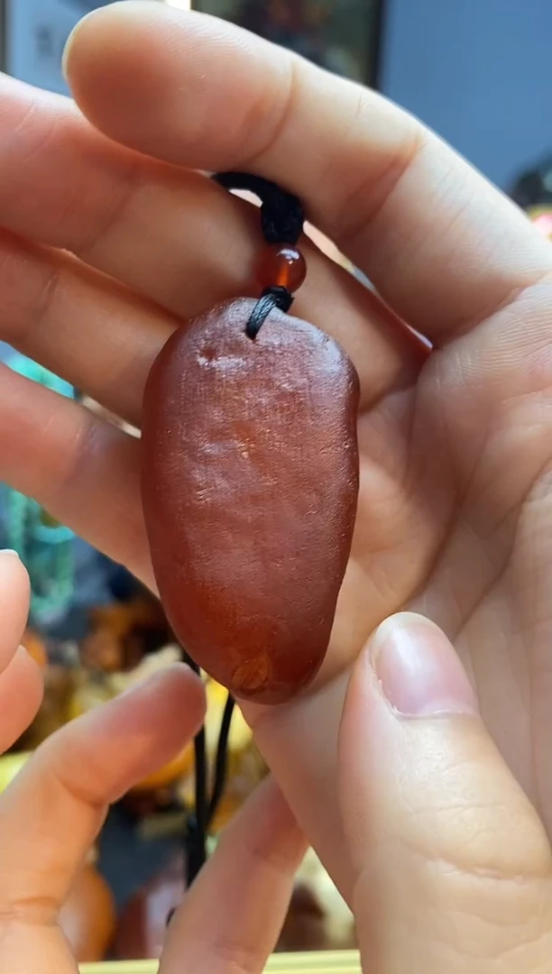 未镶嵌颈饰琥珀吊坠