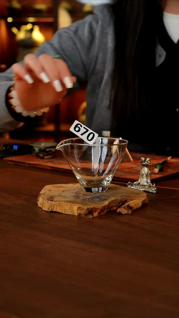 包银玻璃公道杯..670