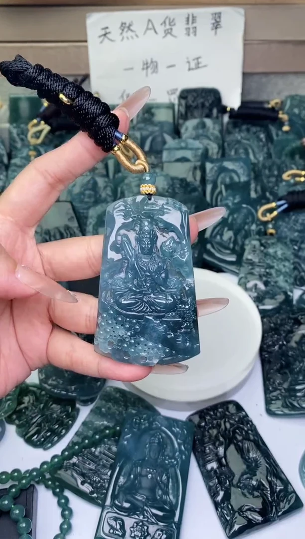 颈饰未镶嵌翡翠