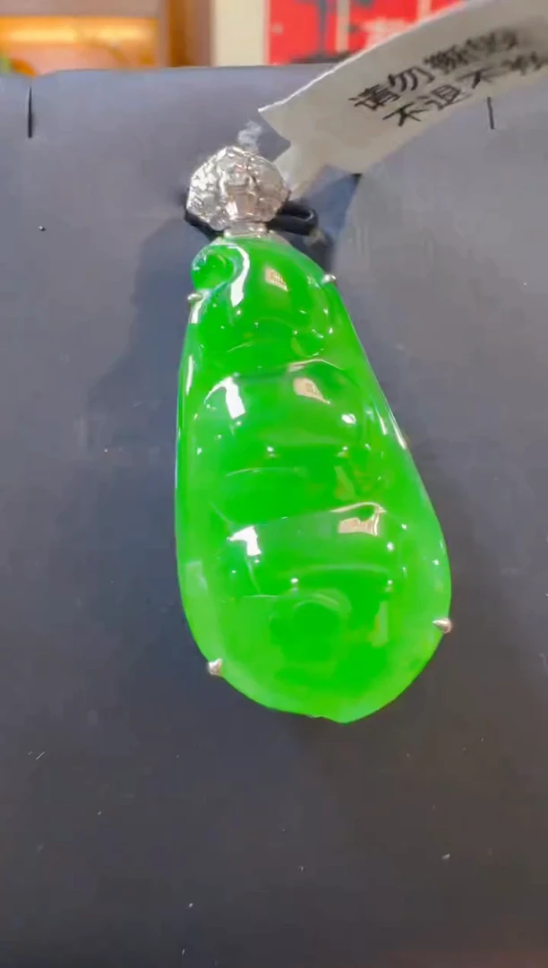 吊坠(赠链)18K金镶嵌翡翠天然A货翡翠