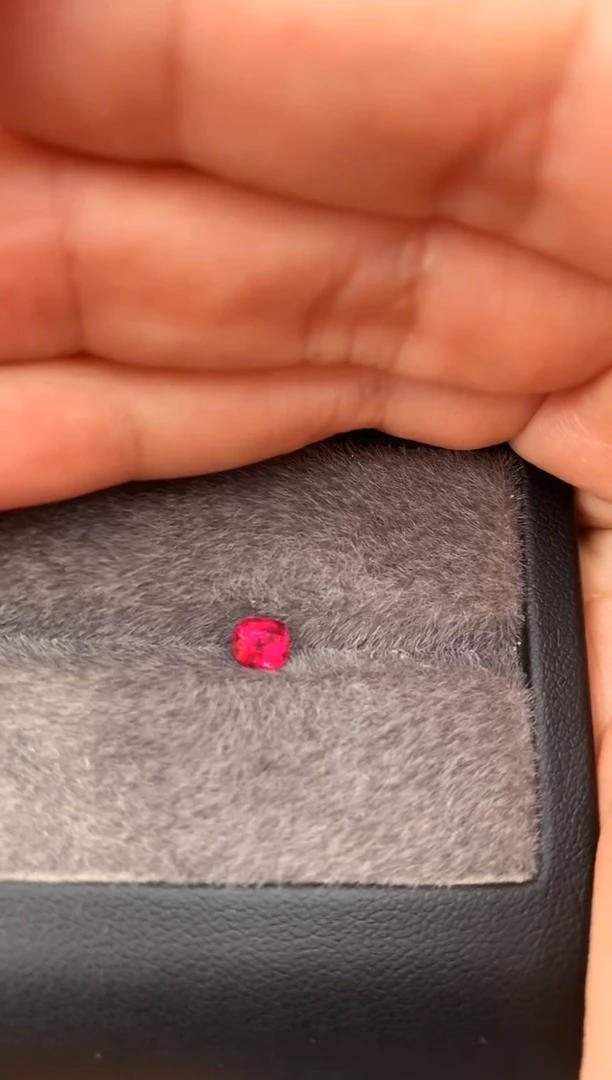 未镶嵌裸石定制尖晶石枕型 绝地 0.49ct