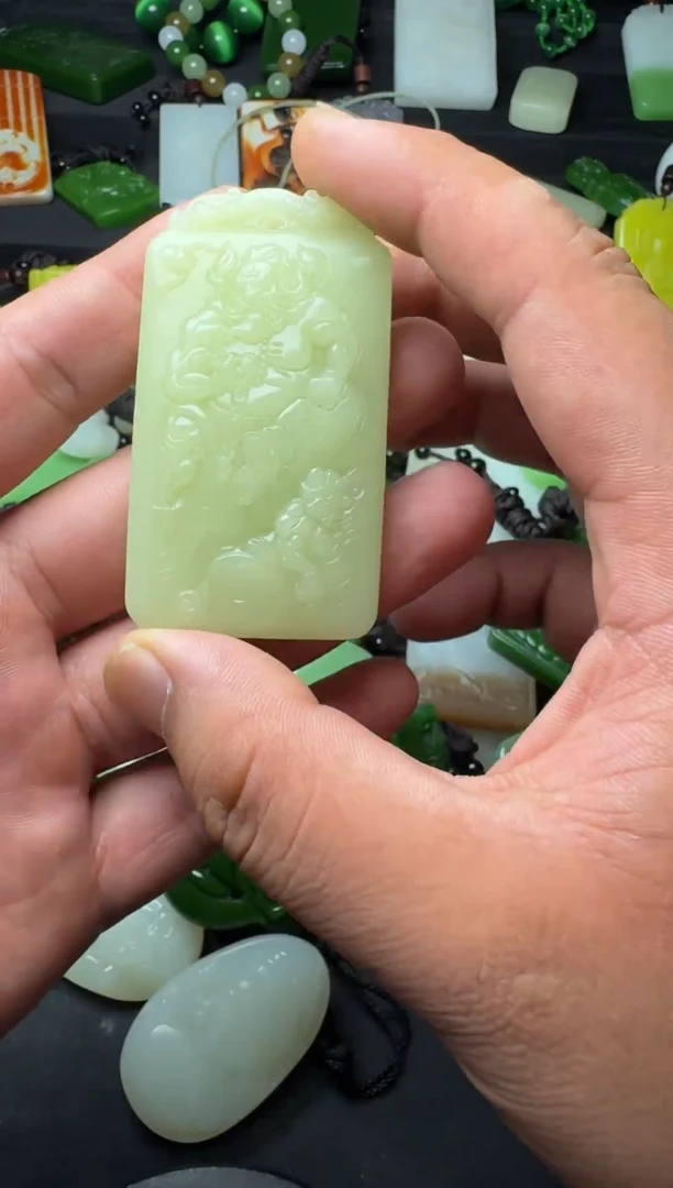 和田玉未镶嵌颈饰1