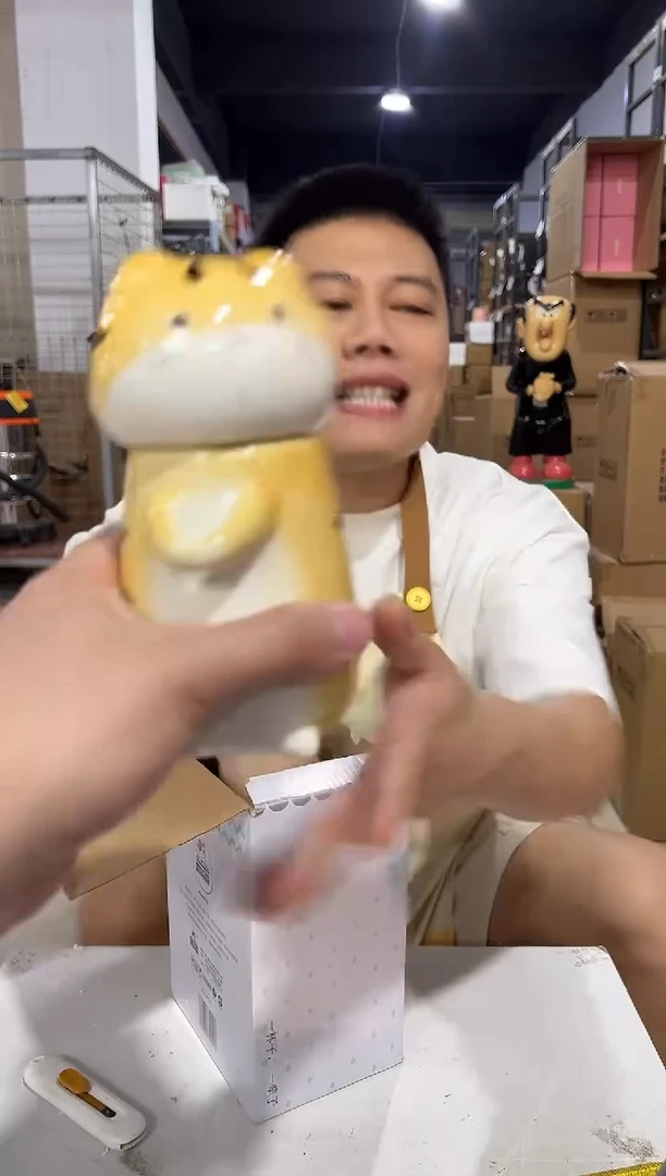 瓷片原盒黄色猫猫抱勺杯