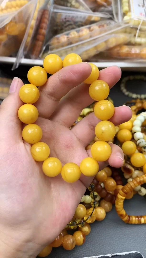 未镶嵌琥珀珠宝奇石80