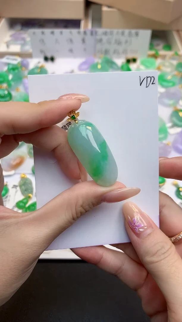 颈饰18K金镶嵌翡翠天然缅甸A货翡翠