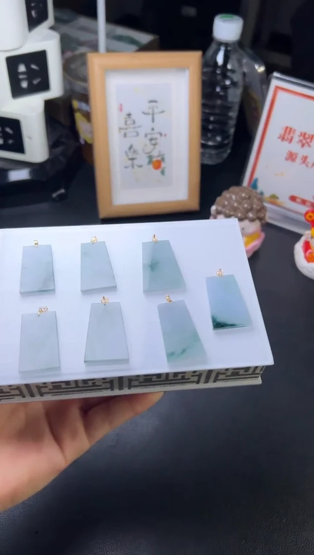 【闪购商品】翡翠颈饰18K金镶嵌W001-205072C-1多样性发一件