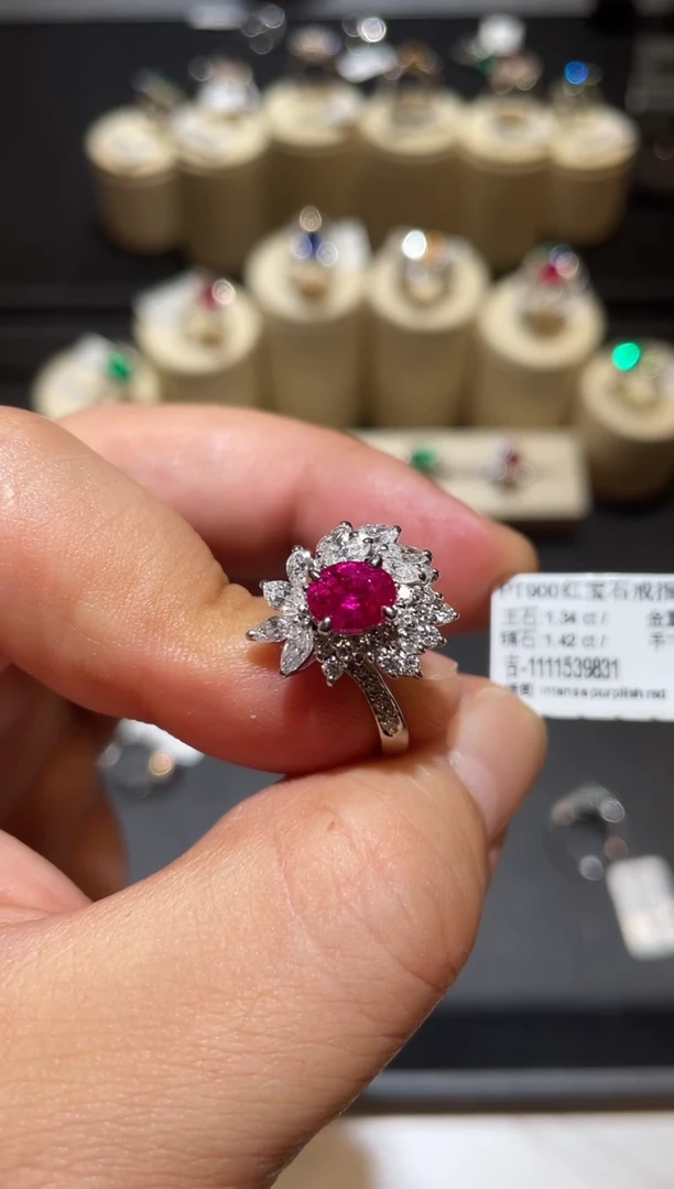 铂Pt900镶嵌戒指红宝石1.34ct