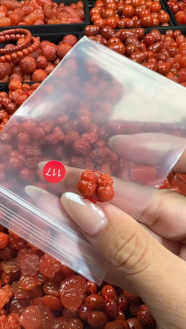 颈饰未镶嵌南红玛瑙1
