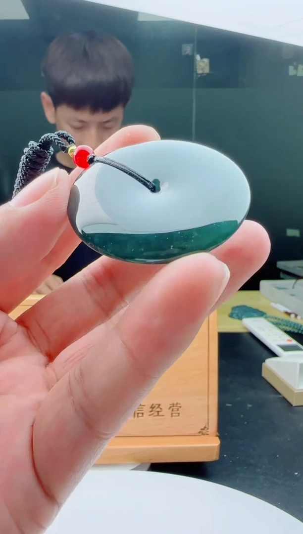 【闪购商品】翡翠颈饰未镶嵌111111111