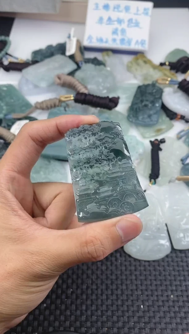 翡翠未镶嵌颈饰