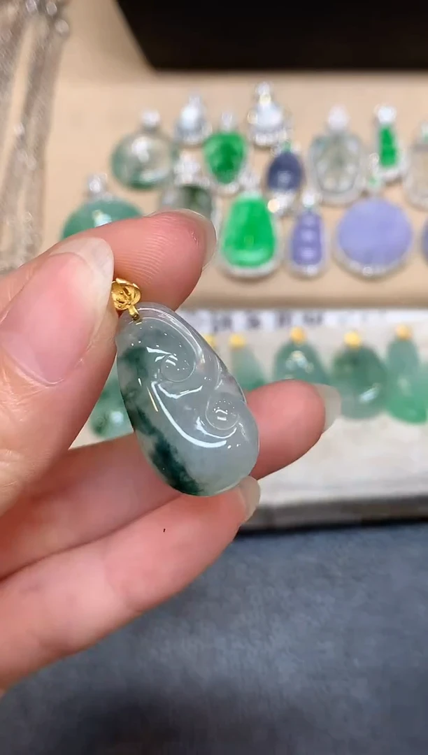 颈饰18K金镶嵌翡翠如意【无服务费