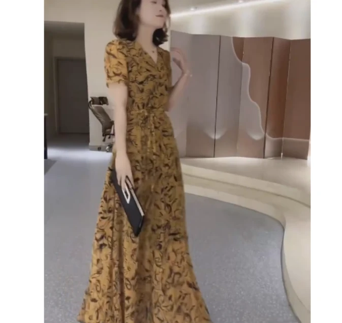 2025夏季新款网红同款洋气韩版潮流设计感休闲中长款连衣裙M-知