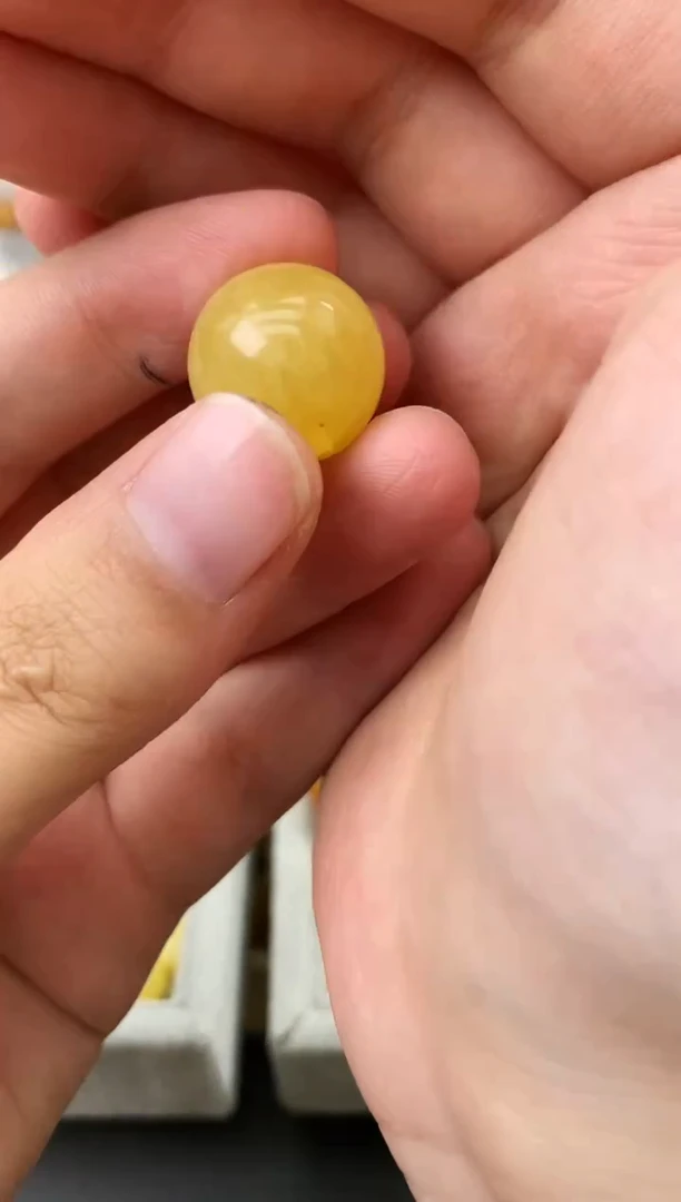 未镶嵌琥珀珠宝奇石128