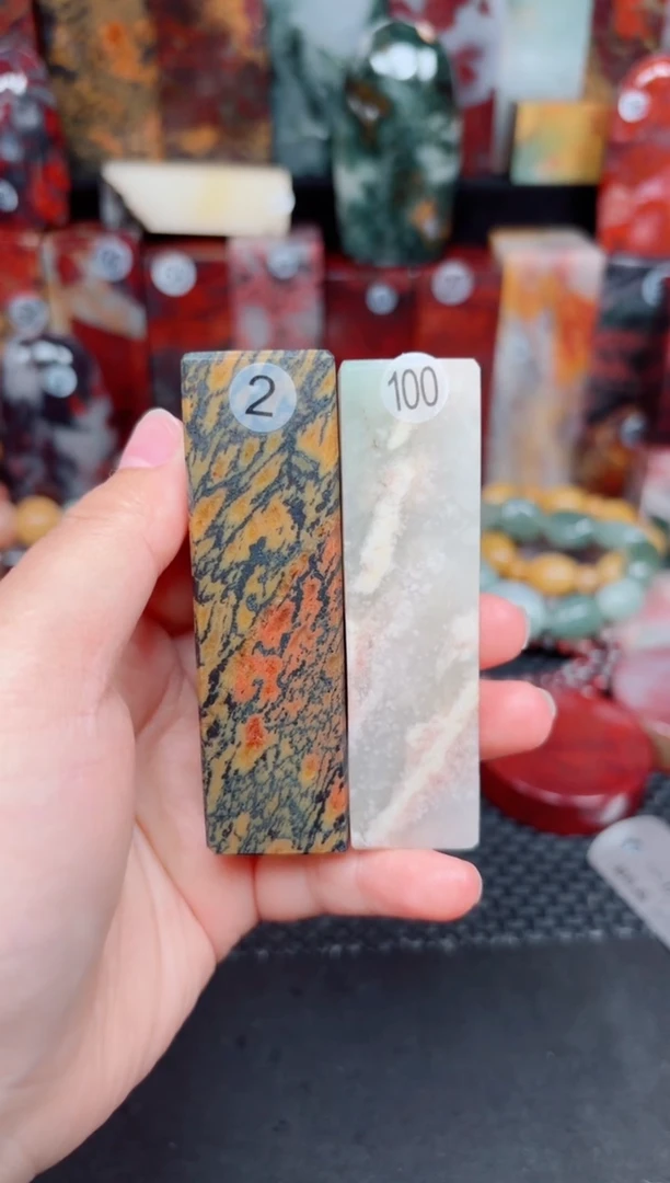 玉石2+100号桂林鸡血玉印章摆件2颗