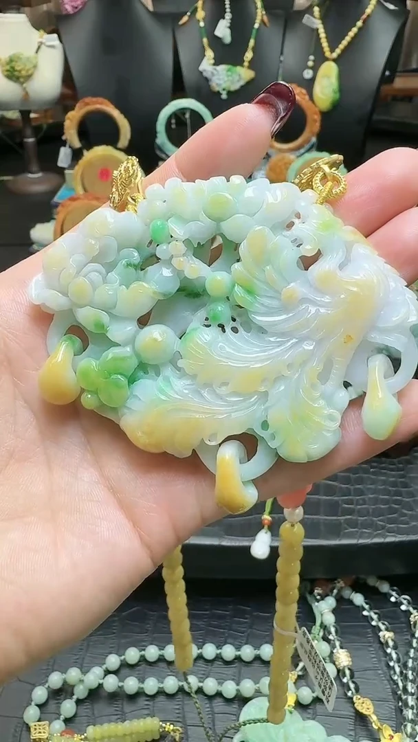 【闪购商品】翡翠颈饰未镶嵌黄加绿