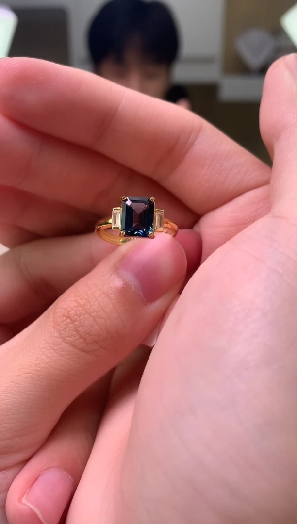 银S925镶嵌戒指托帕石....