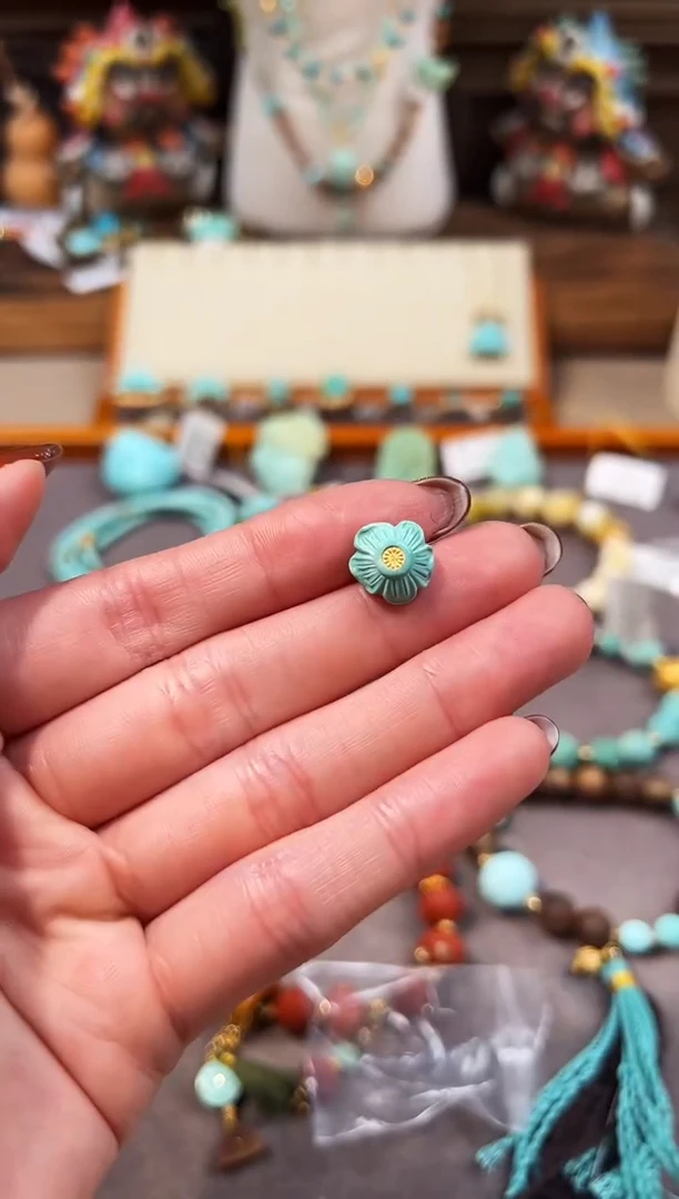 未镶嵌绿松石配饰花卡子