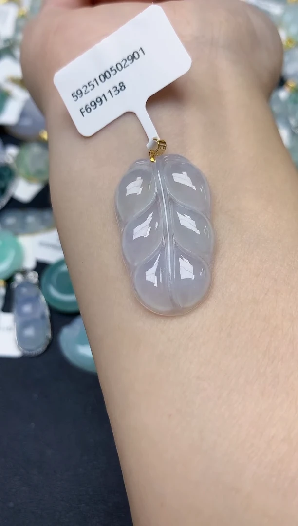 颈饰18K金镶嵌翡翠天然缅甸A货翡翠