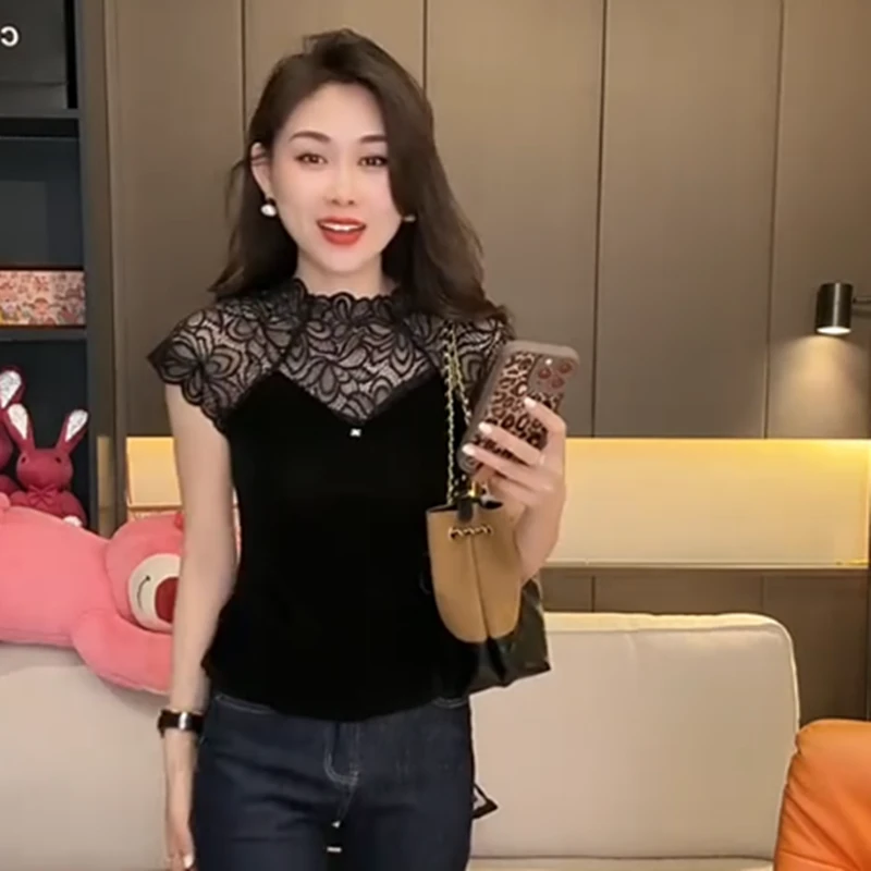 秋季时尚圆领蕾丝拼接丝绒T恤洋气镂空短袖上衣显瘦百搭小衫气质