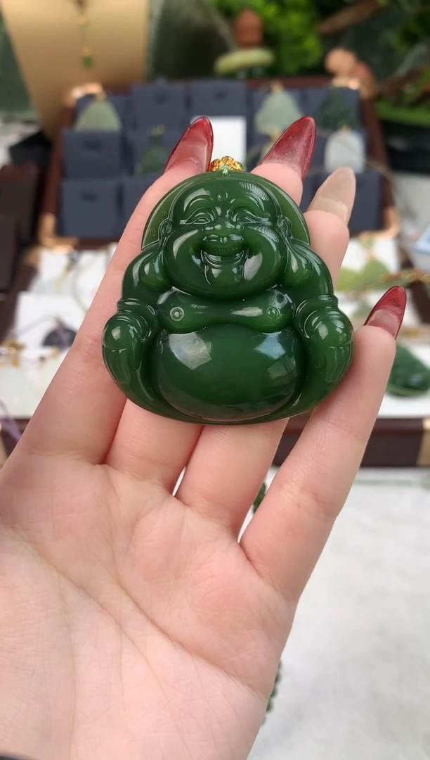 颈饰未镶嵌和田玉吊坠