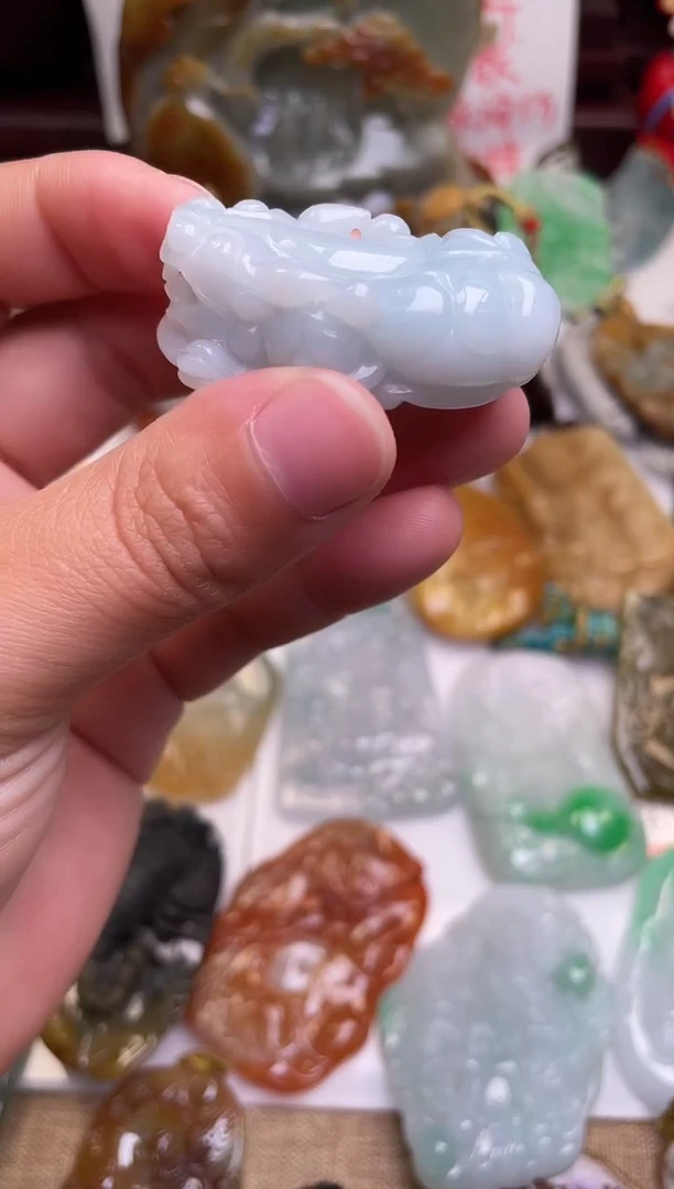 颈饰未镶嵌翡翠貔貅