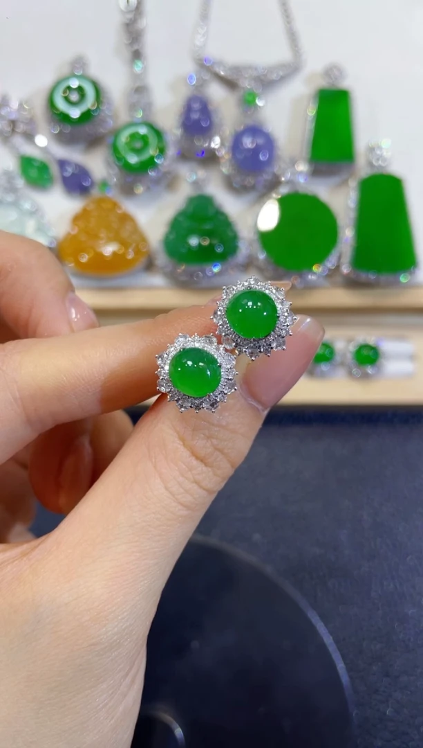 颈饰18K金镶嵌翡翠团购