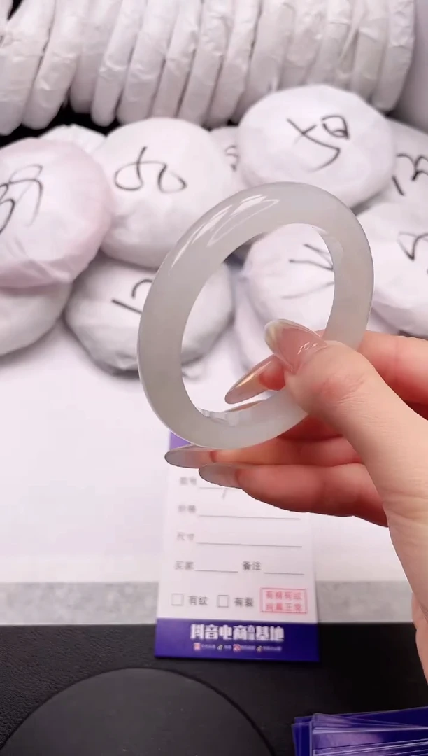 【闪购商品】石英质玉手镯未镶嵌17K92-52