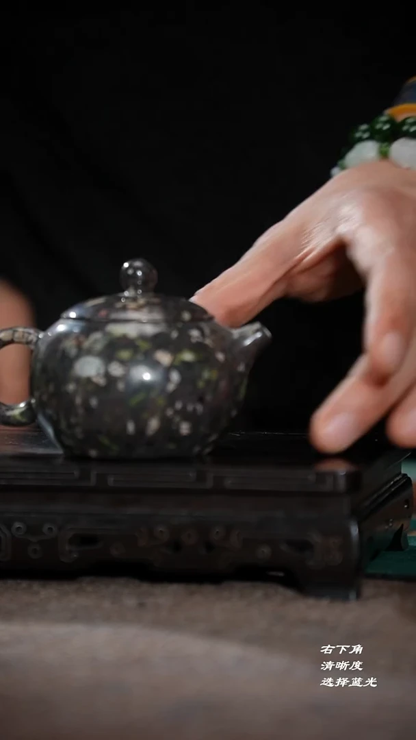 89-1西施壶（安山 亮光）