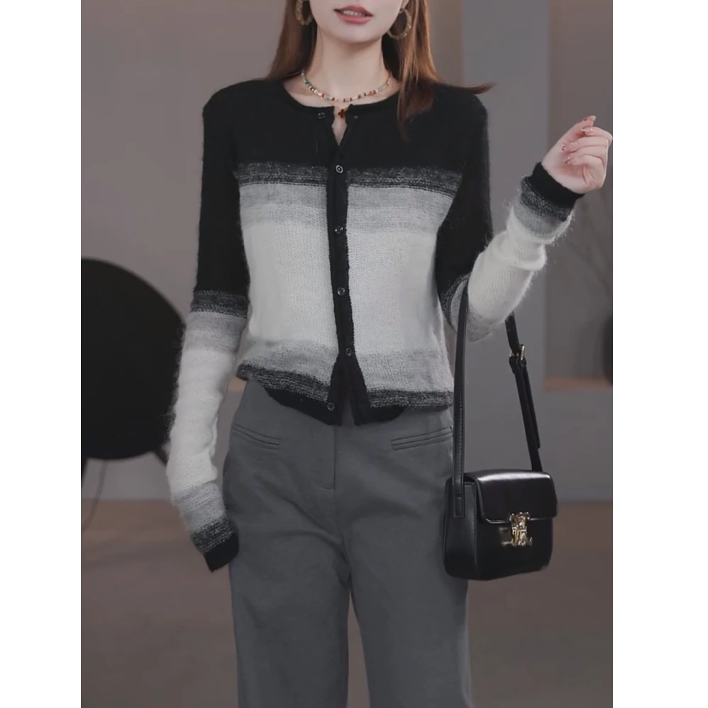 黑白撞色针织开衫女秋季长袖毛衣外套2025新款高级感复古气质上衣