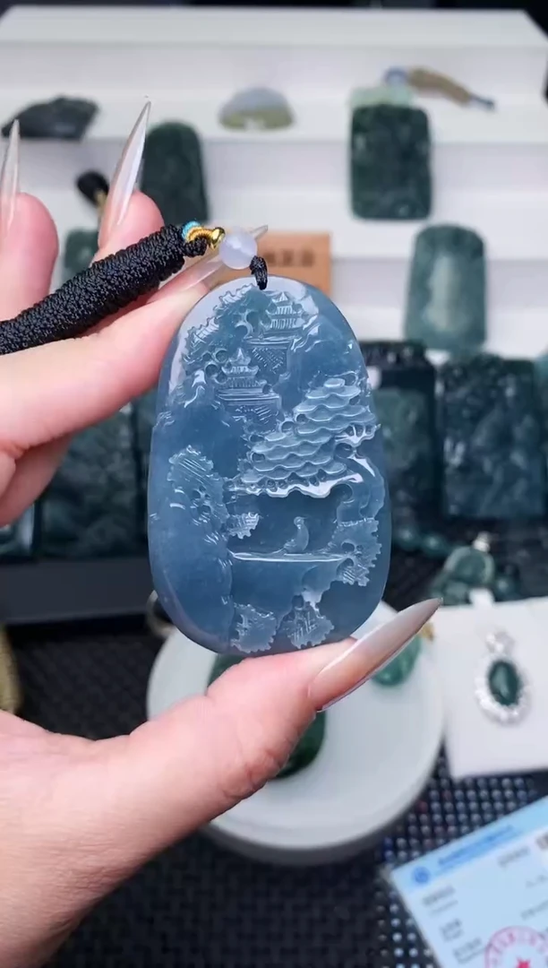 颈饰未镶嵌翡翠