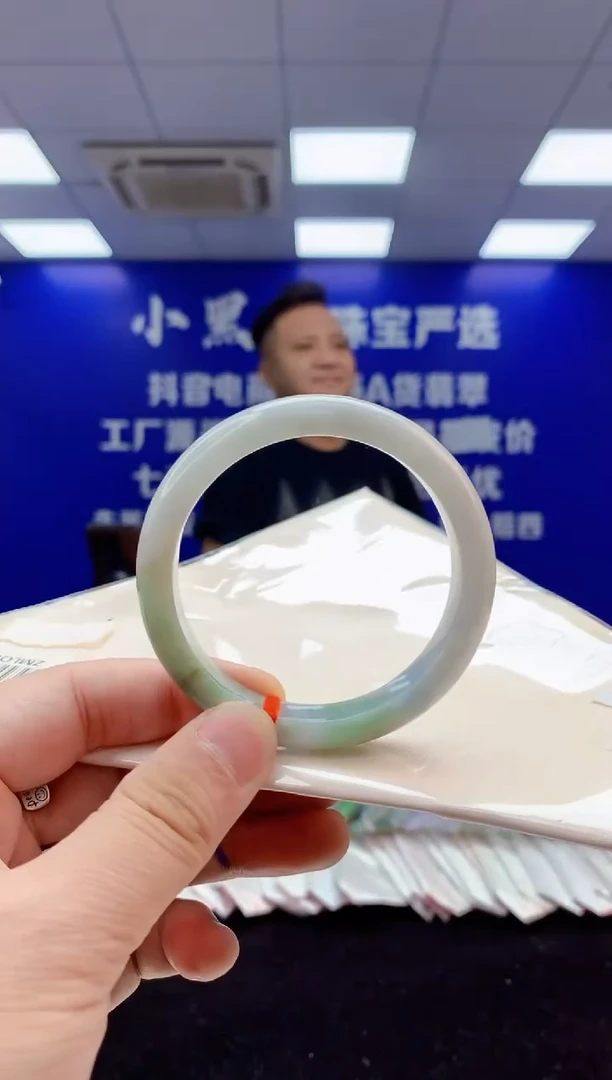 翡翠手镯未镶嵌1天然翡翠默认有瑕完美主义者勿拍