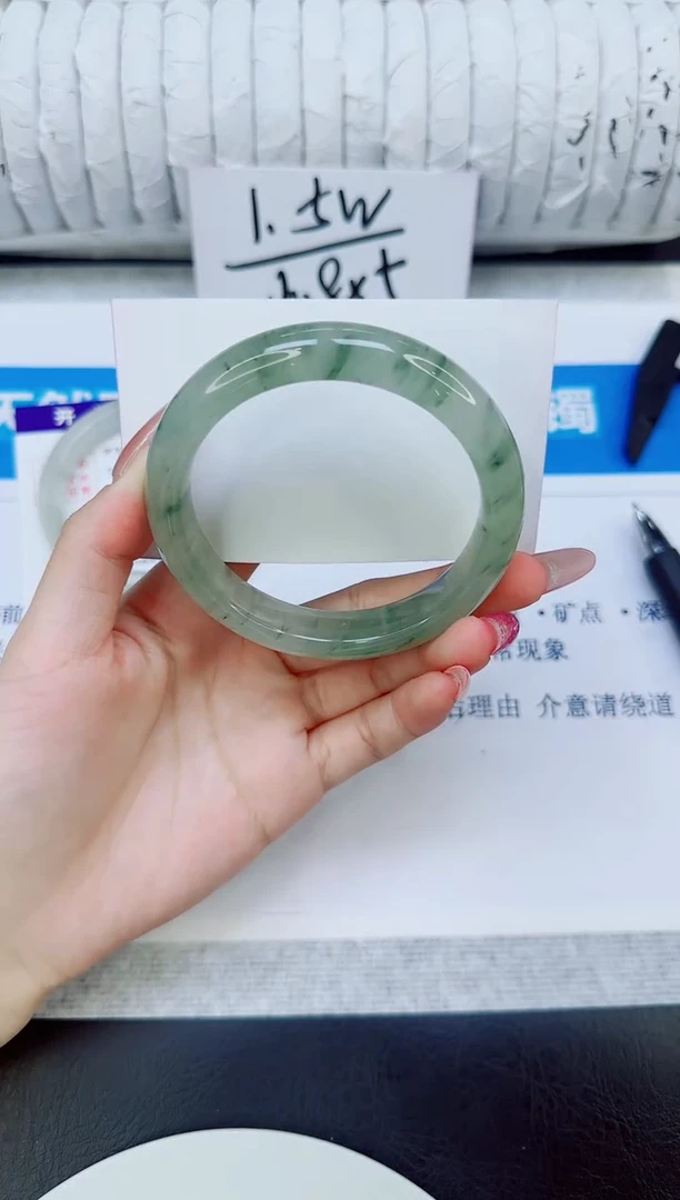 未镶嵌手镯石英质玉131/58