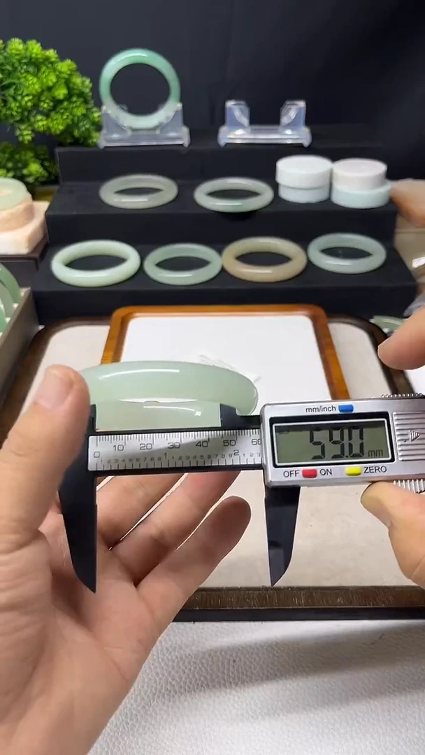 未镶嵌手镯石英岩玉21