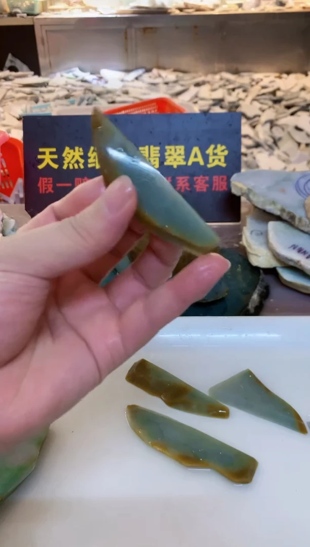 翡翠挂件未镶嵌0朱0翡翠珠宝989
