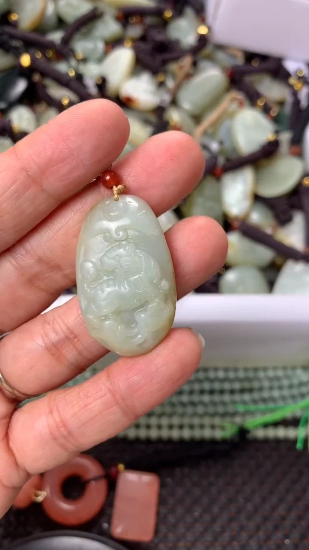 【闪购商品】和田玉颈饰未镶嵌多样性发货没有证书拍一发一有瑕