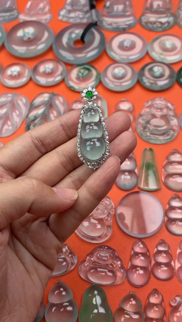 吊坠(不含链)18K金镶嵌翡翠58 豆子 30.5 13.6 6