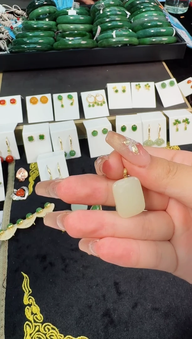 【闪购商品】和田玉（碧玉）18K金镶嵌吊坠无事牌