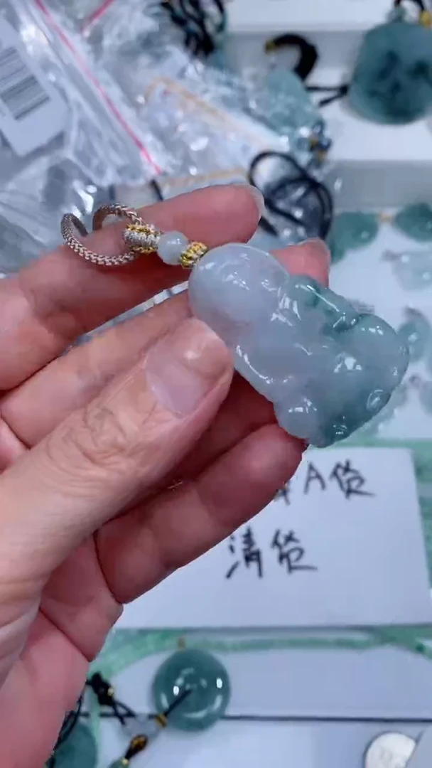 颈饰未镶嵌翡翠吊坠
