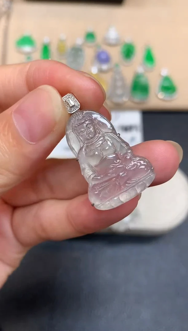 颈饰18K金镶嵌翡翠观音【无服务费