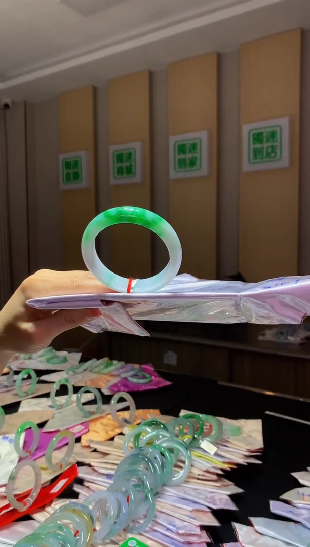 未镶嵌手镯翡翠-Q419 圈口56.8 全款10.9万 定金2万