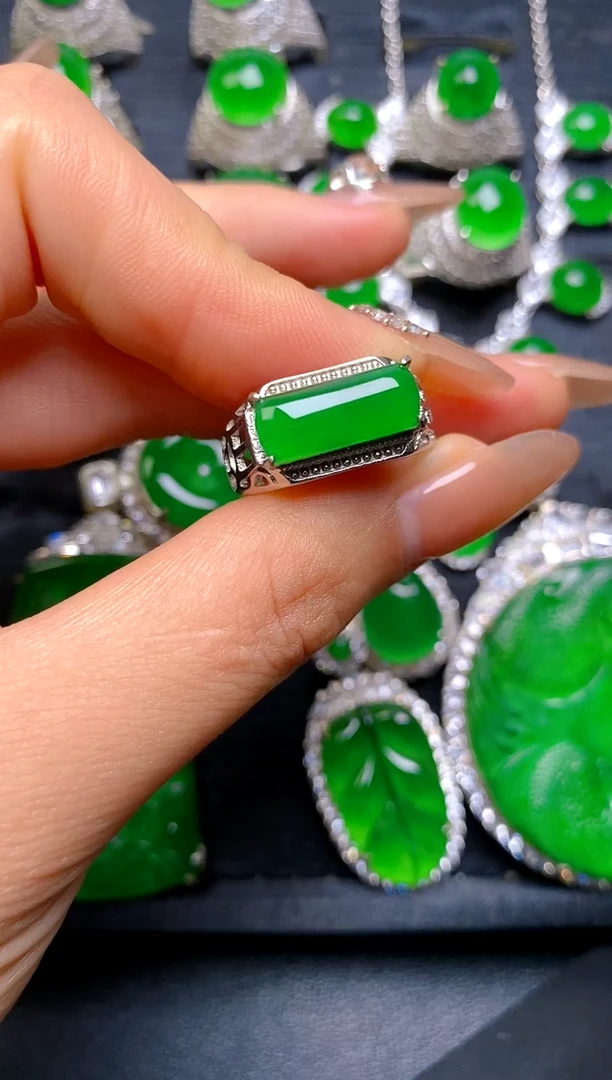 【闪购商品】翡翠戒指银S925镶嵌马鞍戒