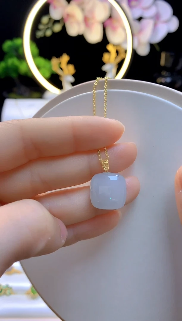 【闪购商品】和田玉吊坠18K金镶嵌冰烟紫方糖