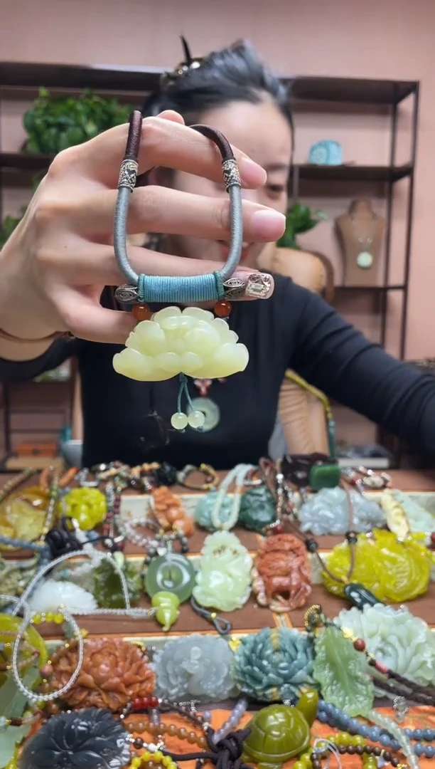 未镶嵌岫玉吊坠·
