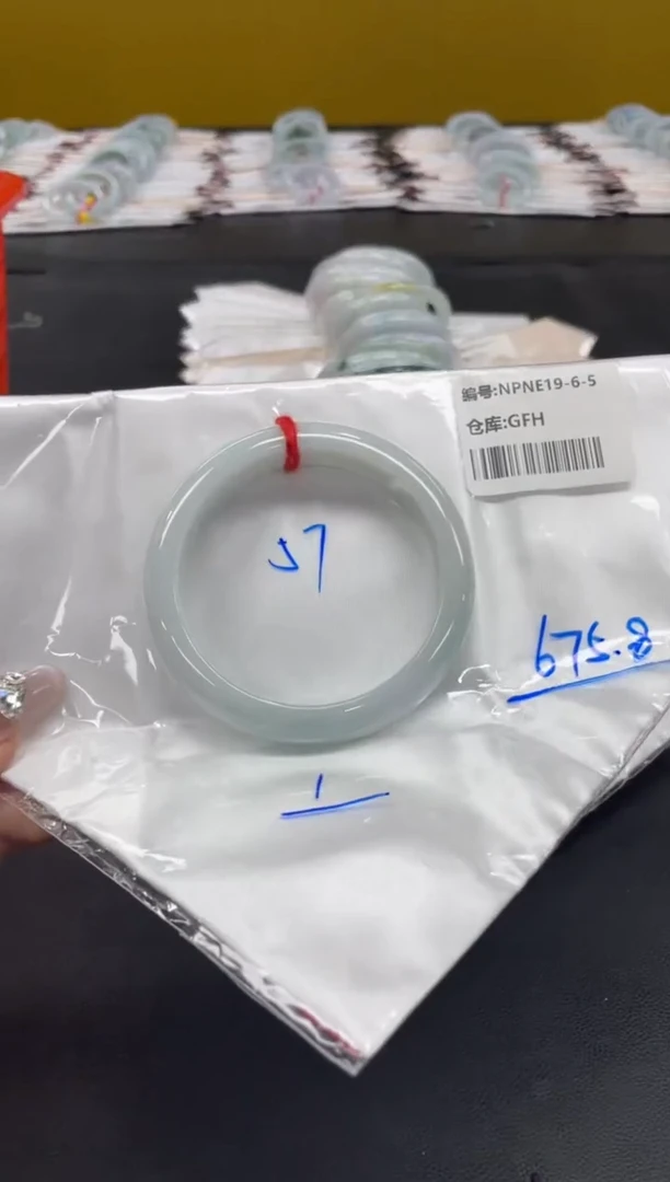 未镶嵌手镯翡翠翡翠手镯