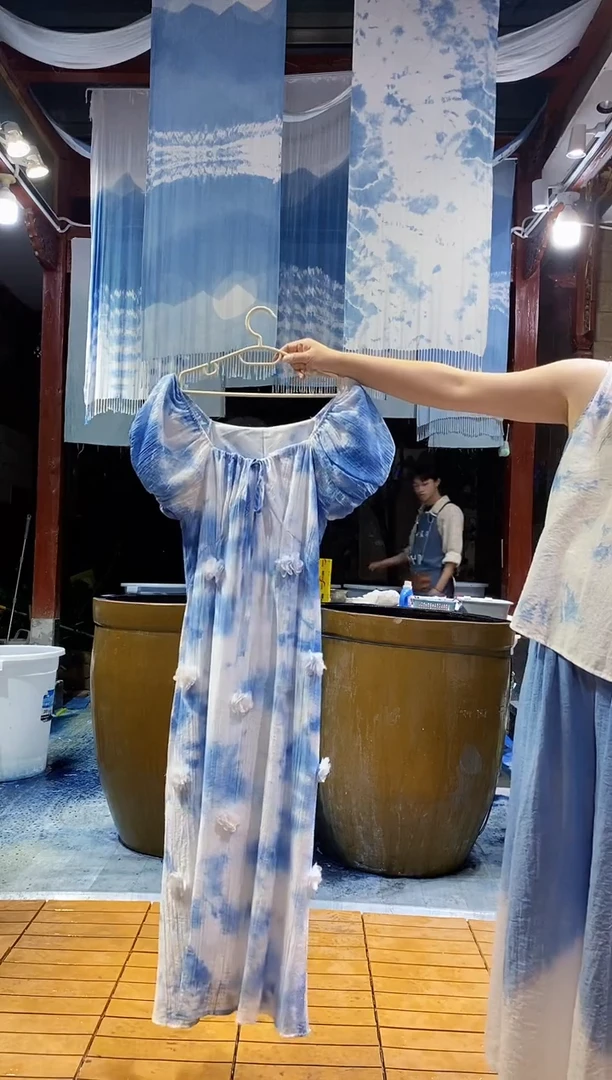 云浅蓝深 扎染服装  领口系带泡泡袖花朵裙 云朵
