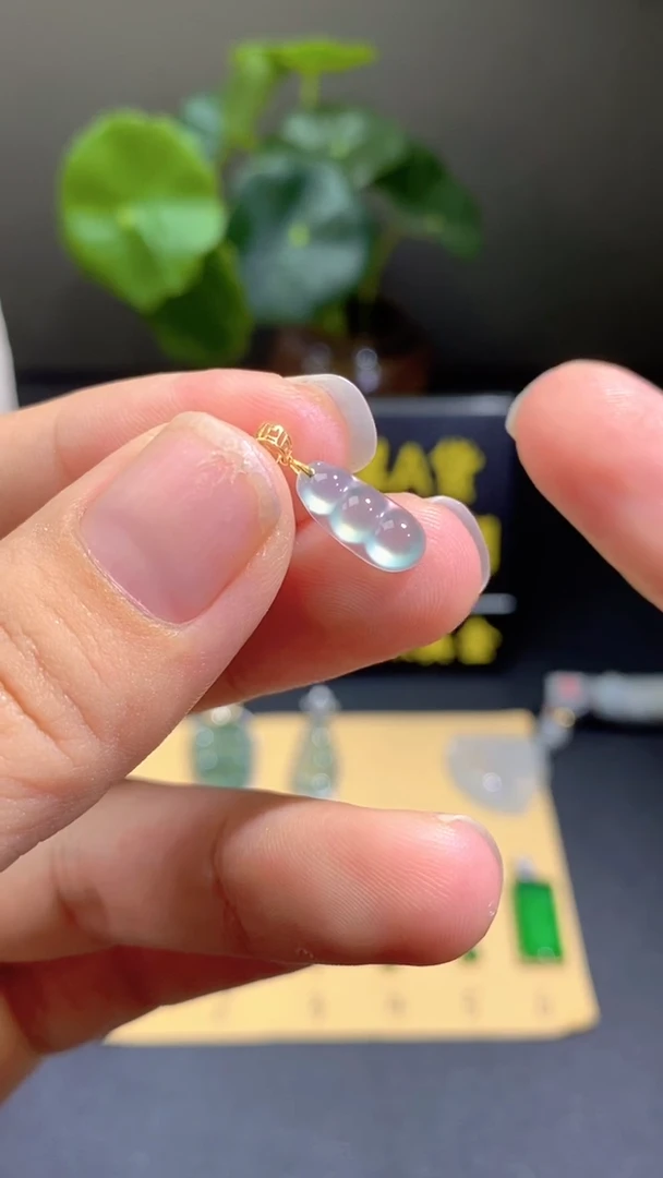 颈饰18K金镶嵌翡翠翡翠A货